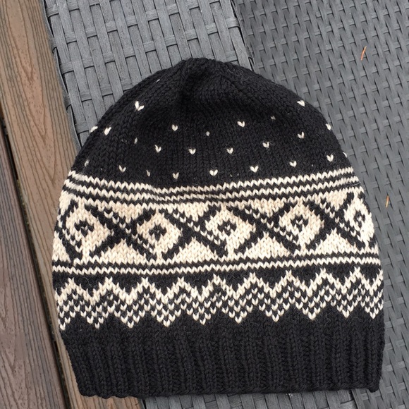 Hand Knit Nordic Hat/Toque - Picture 4 of 4